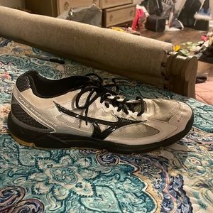 Women’s mizuno volleyball shoes